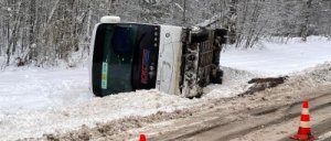 В результате ДТП на новгородском участке федеральной автодороги пассажир автобуса получил травмы